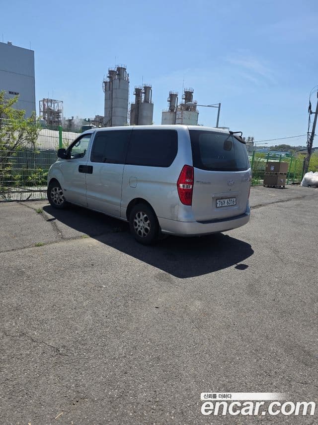 Hyundai Starex