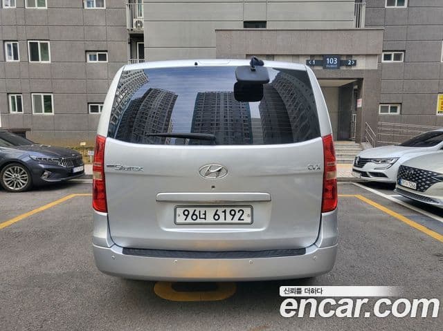 Hyundai Starex