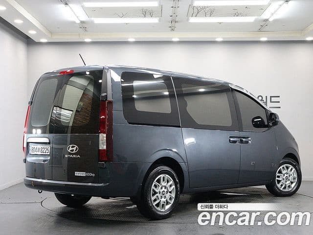 Hyundai Staria