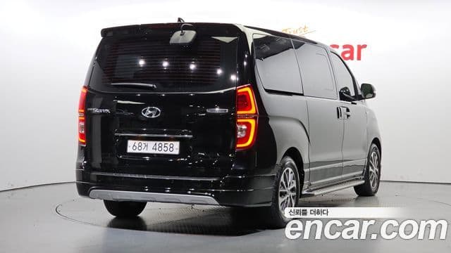 Hyundai Starex