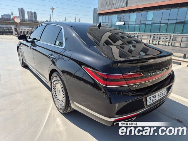 Genesis G90