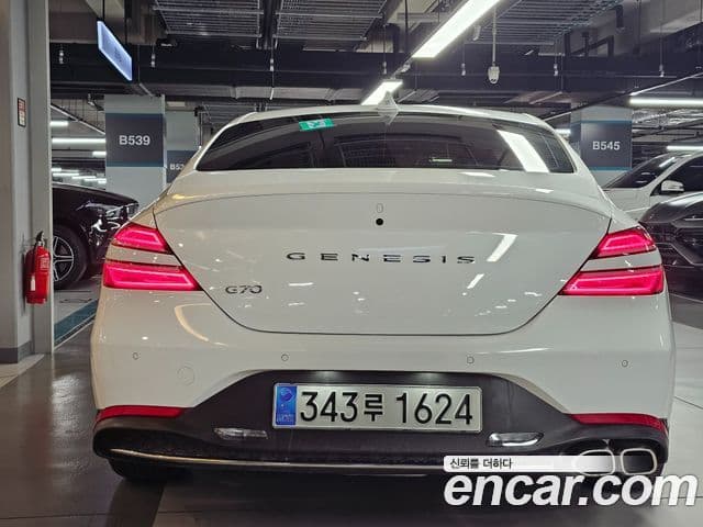 Genesis G70