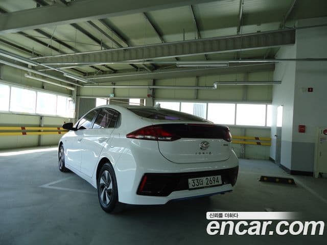 Hyundai Ioniq