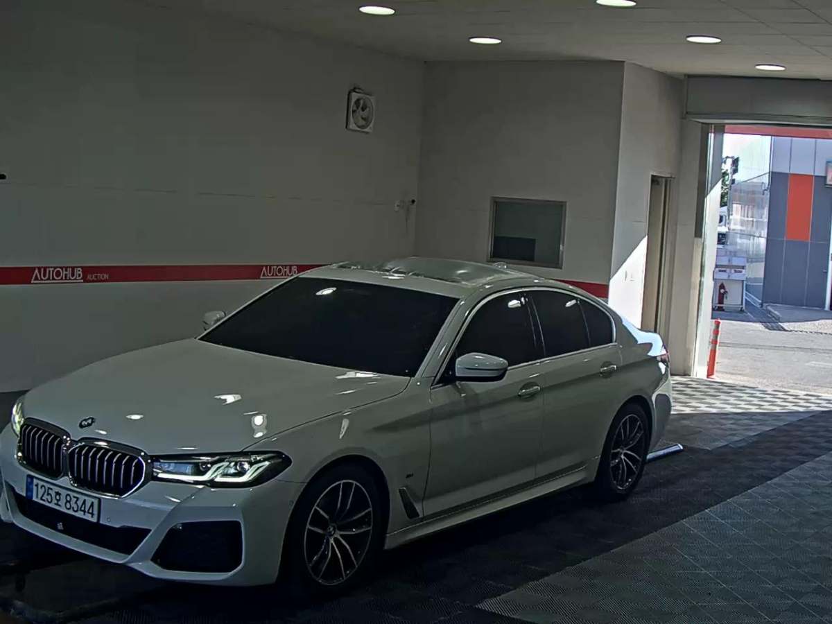 BMW 5 SERIES (7TH GEN) 520i M SPORT PACK